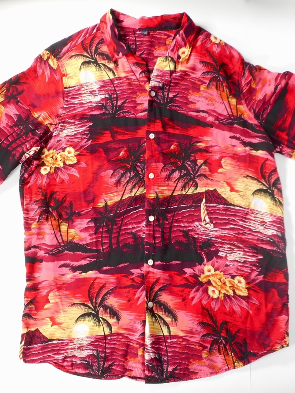 Design in Italy Mens L Red Black Tropical Sunset Hawaiian Shirt Palm Tree